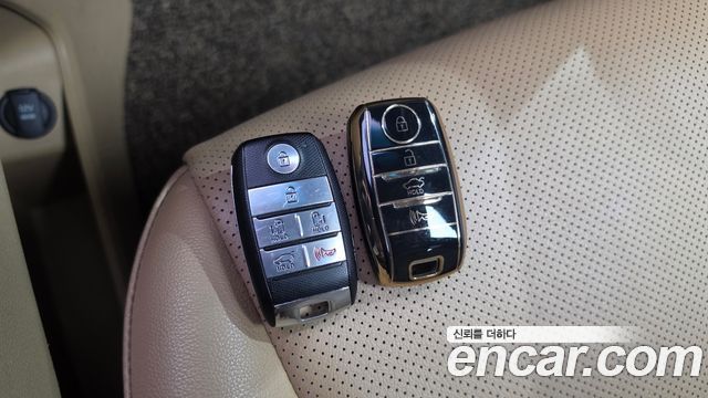 Kia Canival 2015 — photo 27