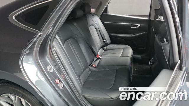 Hyundai Sonata 2023 — photo 17