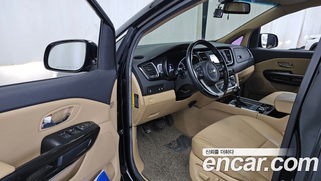 Kia Canival 2016 — photo 10
