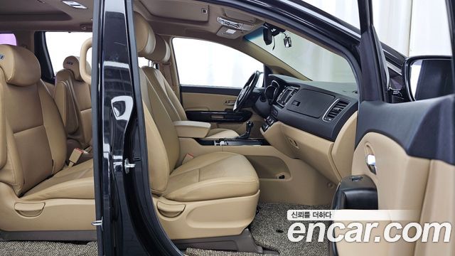 Kia Canival 2016 — photo 11
