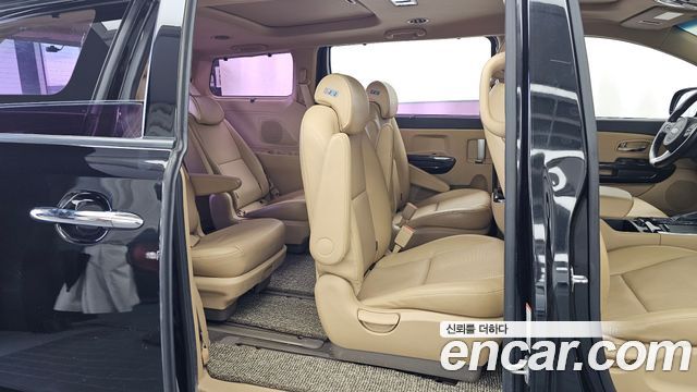 Kia Canival 2016 — photo 12