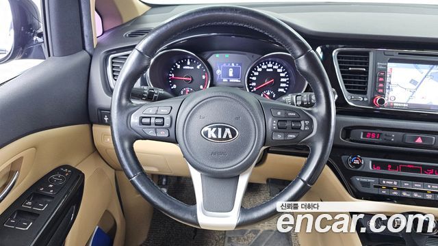Kia Canival 2016 — photo 13