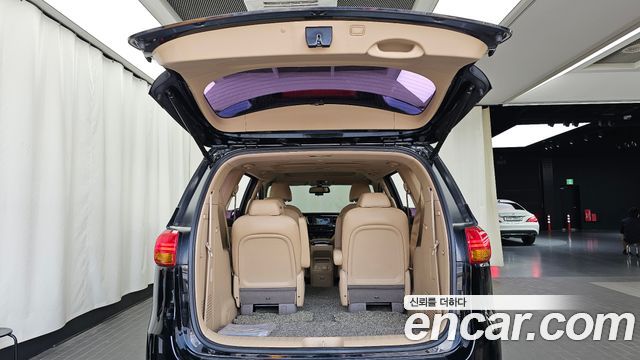 Kia Canival 2016 — photo 20