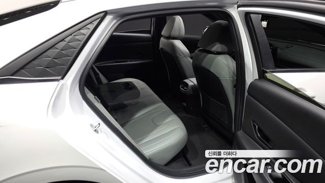 Hyundai AVANTE 2024 — photo 12