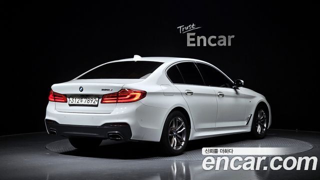 BMW 5-Series 2018 — photo 2
