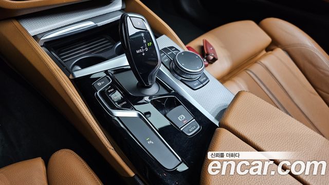 BMW 5-Series 2018 — photo 9