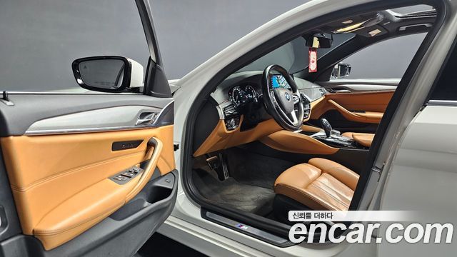 BMW 5-Series 2018 — photo 10