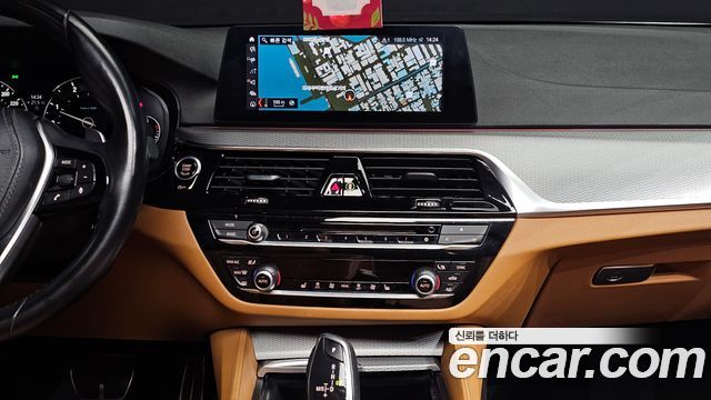 BMW 5-Series 2018 — photo 14