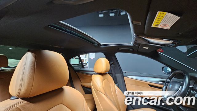BMW 5-Series 2018 — photo 19
