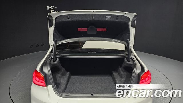 BMW 5-Series 2018 — photo 20