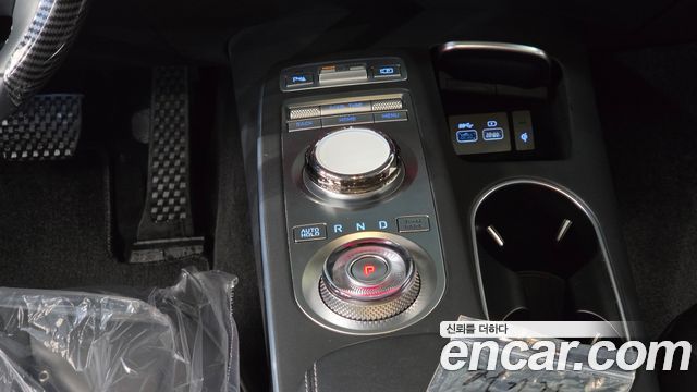 Genesis GV70 2023 — photo 12