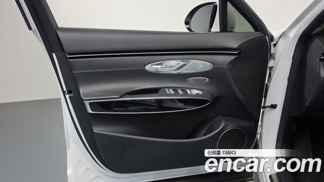 Genesis GV70 2023 — photo 14