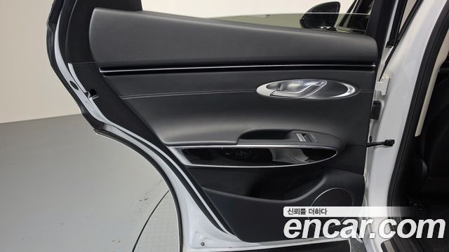 Genesis GV70 2023 — photo 15