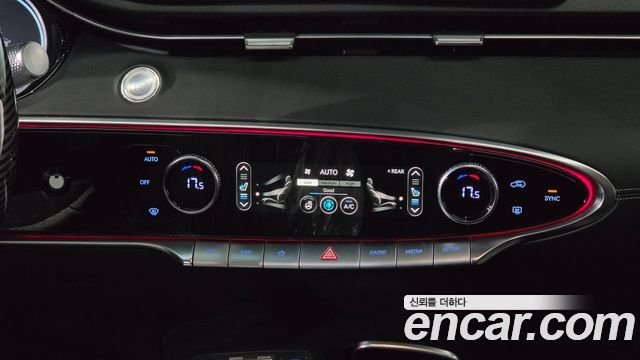 Genesis GV70 2023 — photo 27