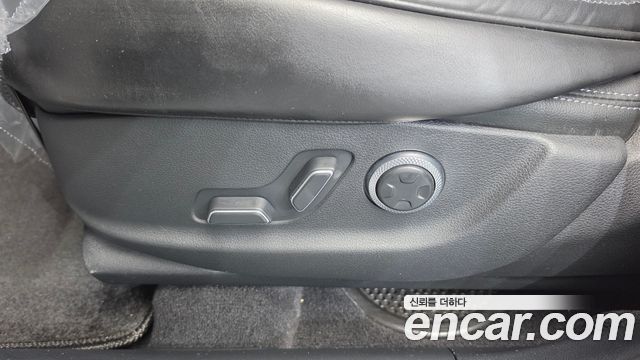 Genesis GV70 2023 — photo 31
