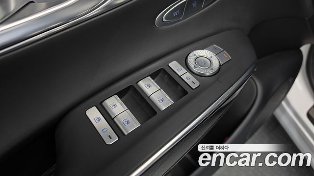 Genesis GV70 2023 — photo 42