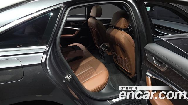 Audi A6 2022 — photo 18