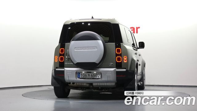 Land Rover Defender 2023 — photo 4