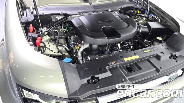 Land Rover Defender 2023 — photo 6