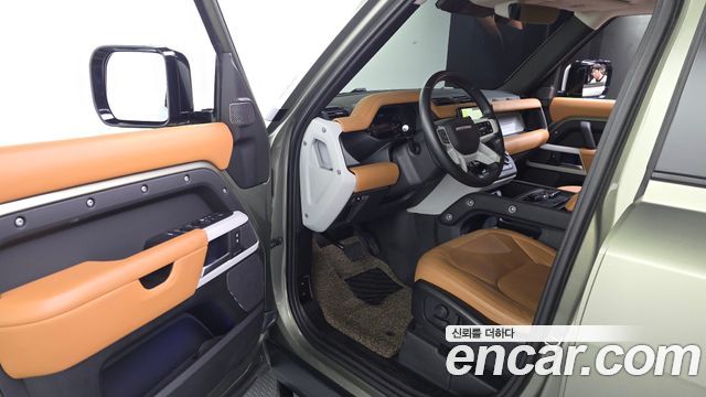 Land Rover Defender 2023 — photo 13