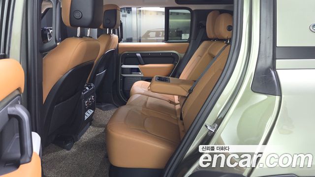 Land Rover Defender 2023 — photo 17