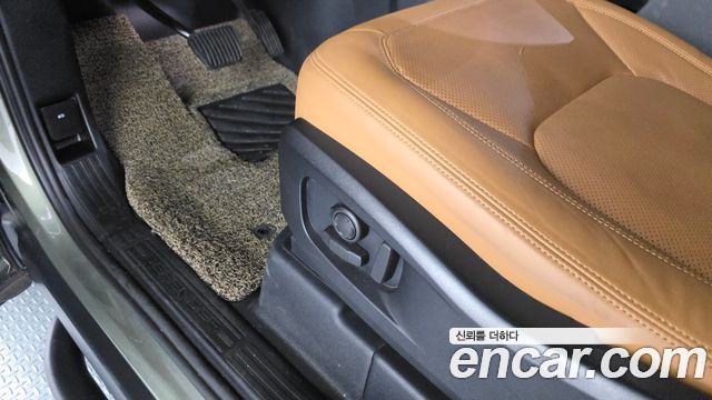 Land Rover Defender 2023 — photo 18