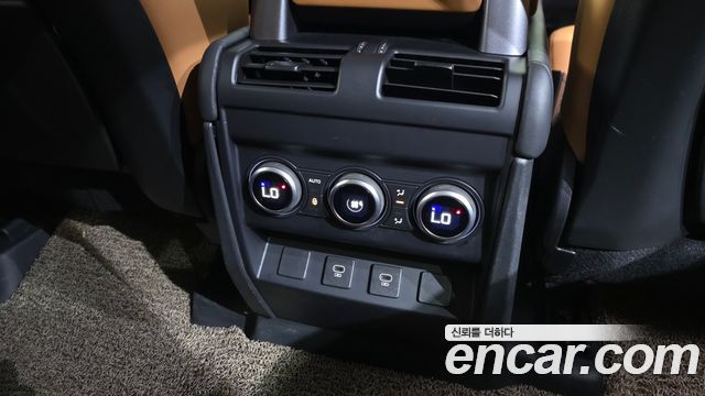 Land Rover Defender 2023 — photo 24