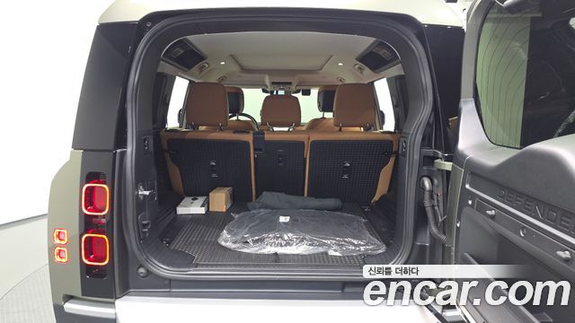Land Rover Defender 2023 — photo 26