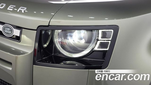Land Rover Defender 2023 — photo 8