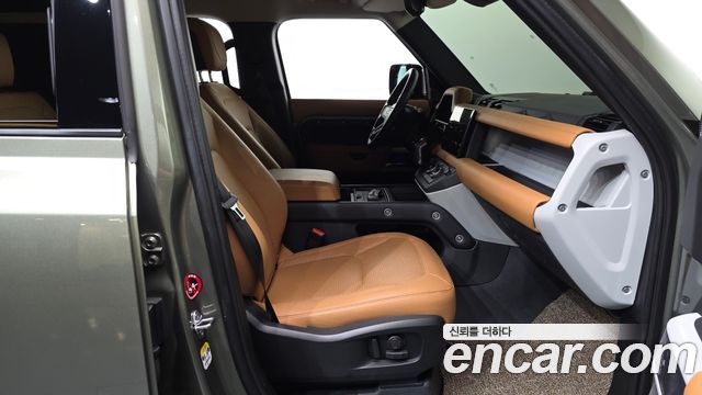 Land Rover Defender 2023 — photo 16