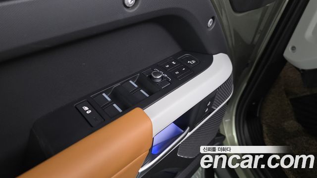 Land Rover Defender 2023 — photo 27