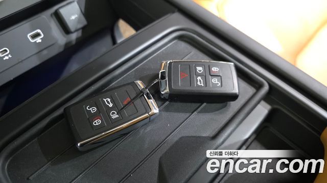 Land Rover Defender 2023 — photo 30