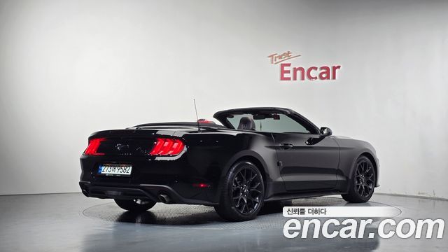 Ford Mustang 2021 — photo 2