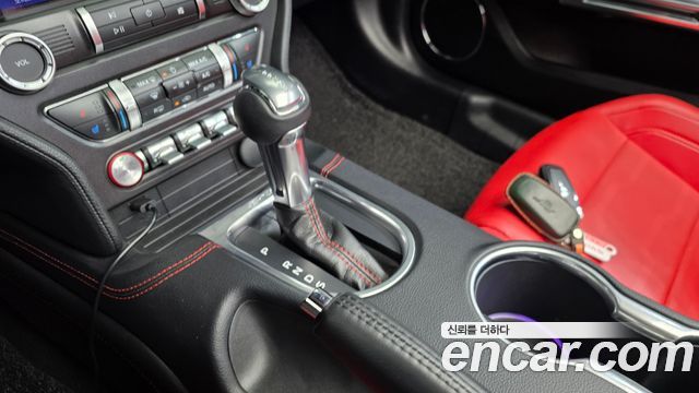 Ford Mustang 2021 — photo 12