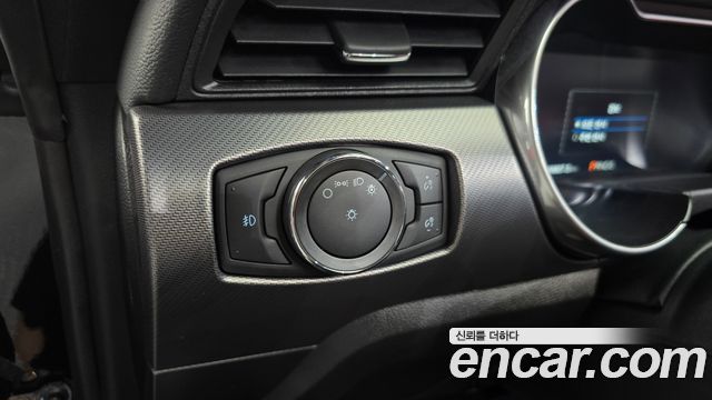 Ford Mustang 2021 — photo 25