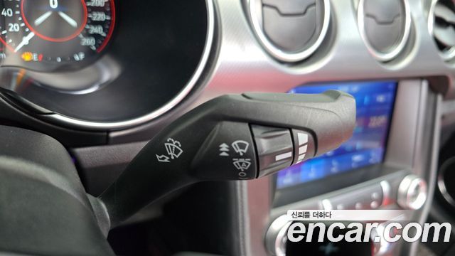 Ford Mustang 2021 — photo 26