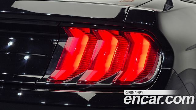 Ford Mustang 2021 — photo 9