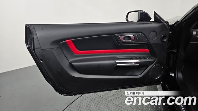 Ford Mustang 2021 — photo 14