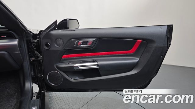 Ford Mustang 2021 — photo 15