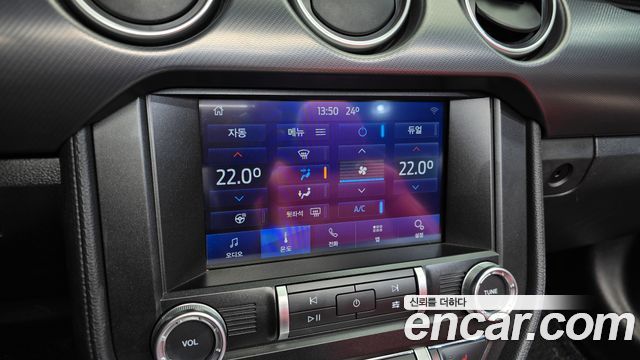 Ford Mustang 2021 — photo 28