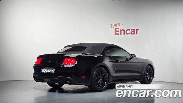 Ford Mustang 2021 — photo 33