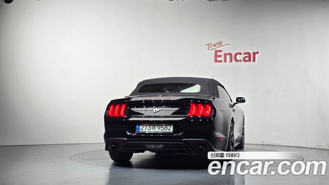 Ford Mustang 2021 — photo 34