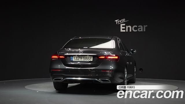 Mercedes-Benz E-Class 2021 — photo 4