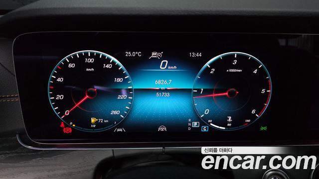Mercedes-Benz E-Class 2021 — photo 11