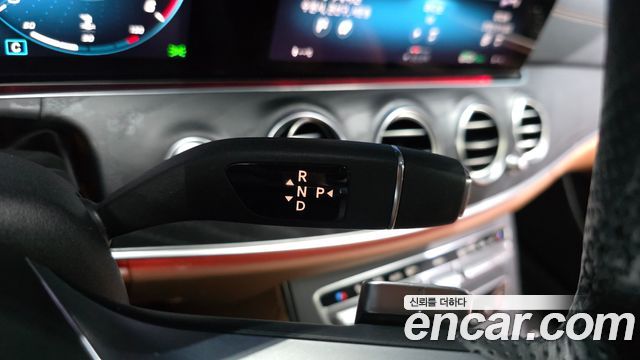 Mercedes-Benz E-Class 2021 — photo 12