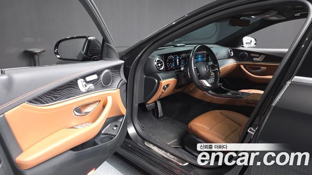 Mercedes-Benz E-Class 2021 — photo 13
