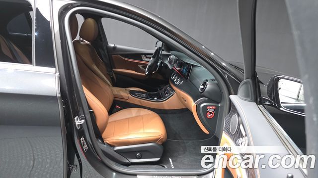 Mercedes-Benz E-Class 2021 — photo 17