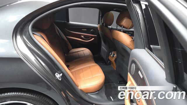 Mercedes-Benz E-Class 2021 — photo 18
