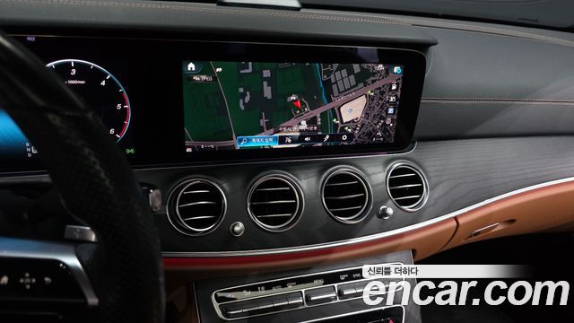 Mercedes-Benz E-Class 2021 — photo 20