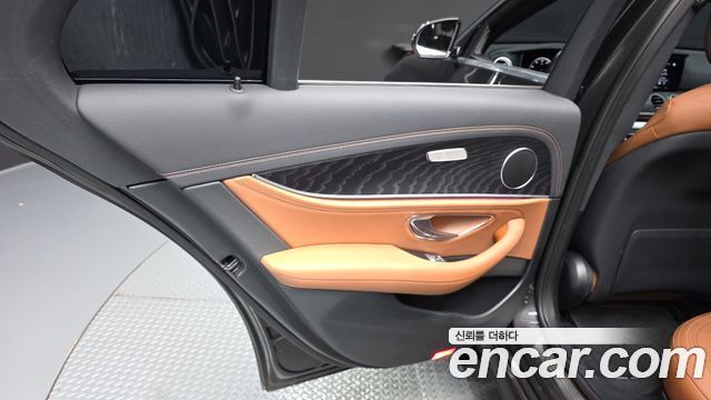 Mercedes-Benz E-Class 2021 — photo 15